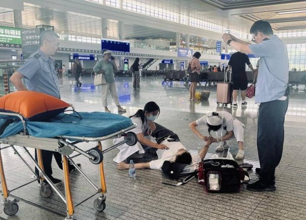 人人生 24分钟应急救援！湖南邵阳车站上演生命接力